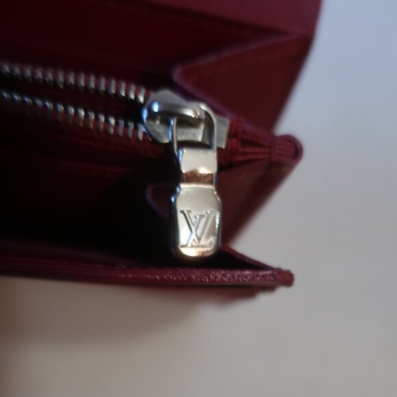 Authentic Women Louis Vuitton Sarah Fuchsia Textured Epi Leather Envelope Wallet - Picture 7 of 14